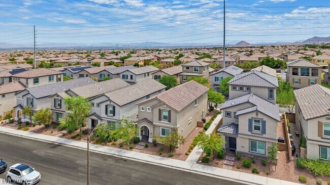 Building Photo - 10661 Sariah Skye Ave