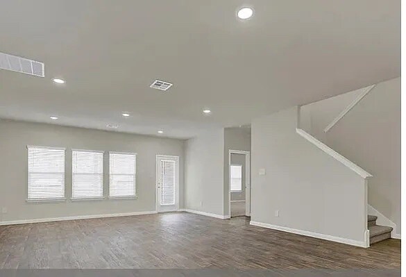 Building Photo - Room in House on Bethpage Dr