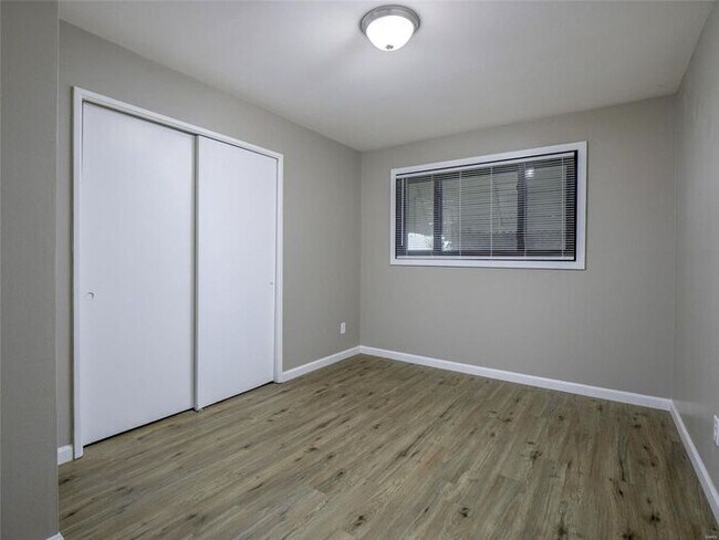 Building Photo - Welcome to 8264 Morganford!