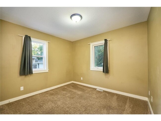 Building Photo - 2327 Cole Ave SE