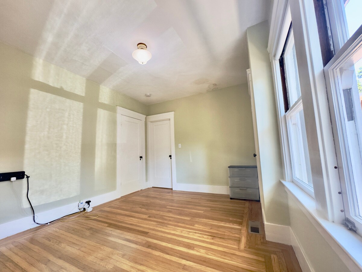 Building Photo - 2309 Derby St