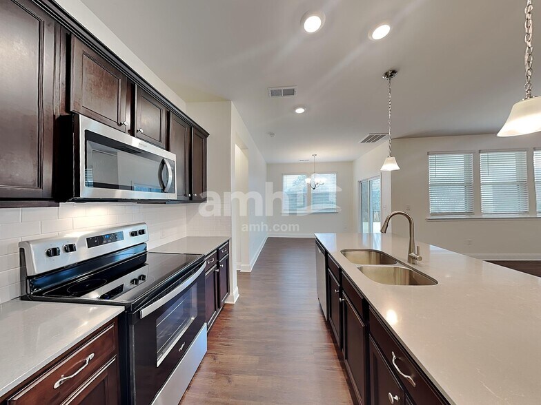 Building Photo - 106 Cairo Ct