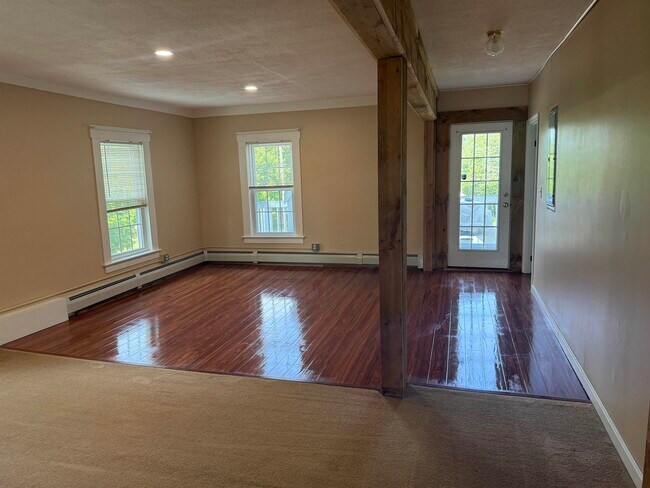 Building Photo - 526 Canaan St