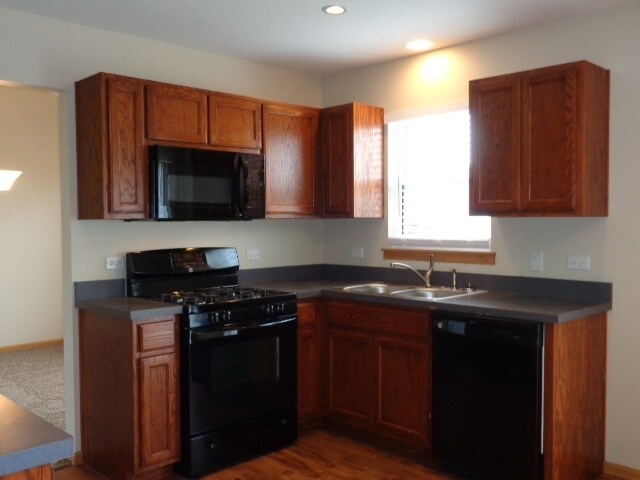 Building Photo - 1505 Finch Dr