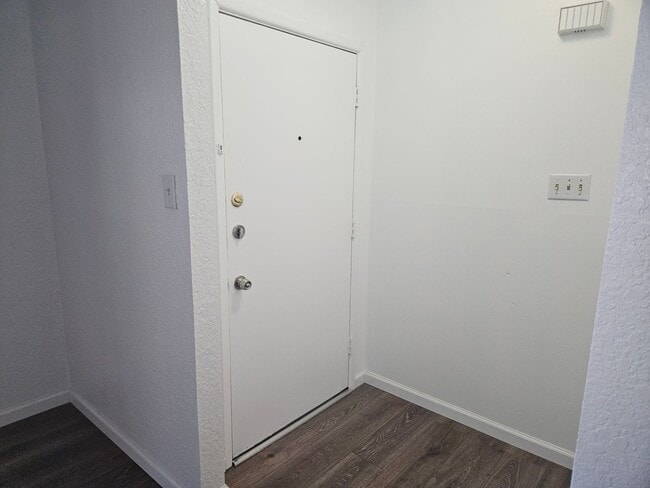 Building Photo - 6823 Grass Valley Dr