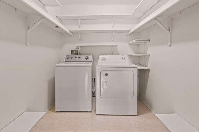 Building Photo - 44417 Savery Dr