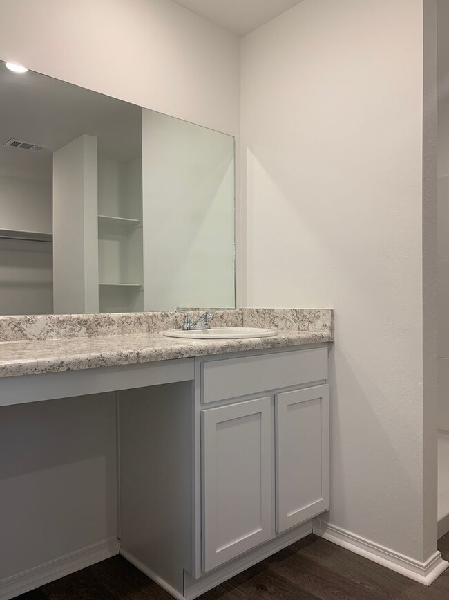 Building Photo - NEW 3 Bedroom home in Valley View School D...
