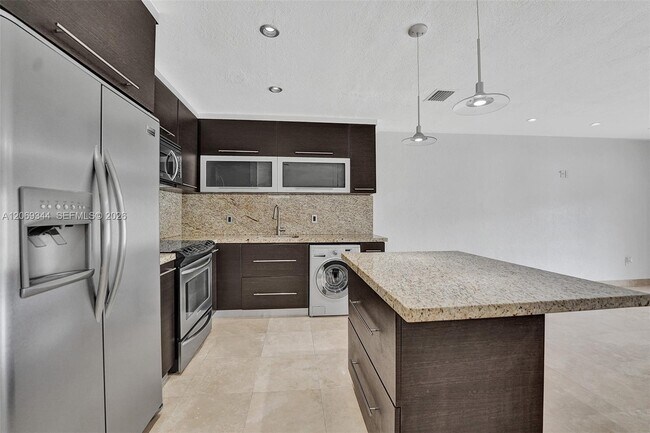 Building Photo - 7401 SW 82nd St