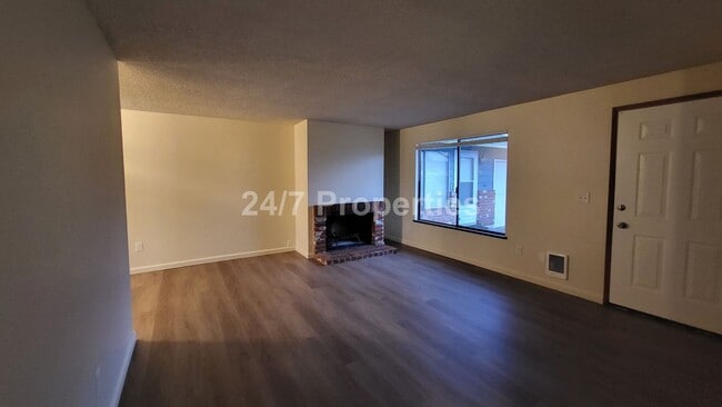 Building Photo - 2024-760MF