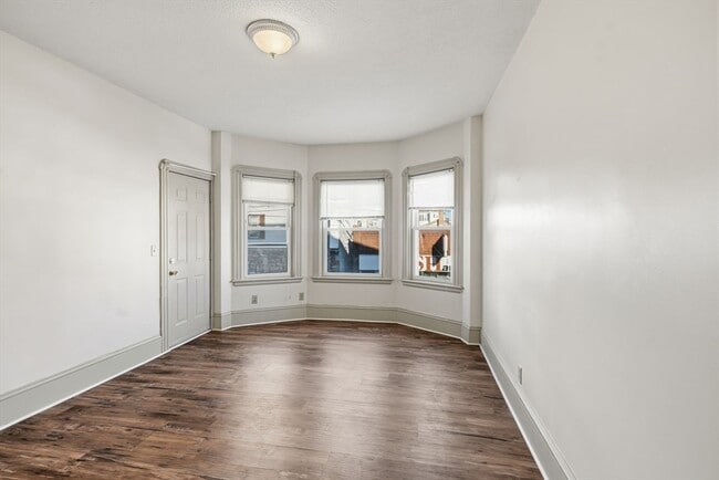 Building Photo - 312 Rivet St