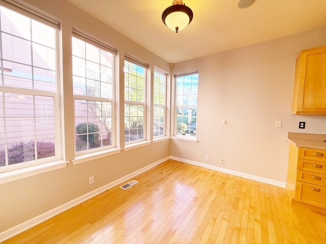 Building Photo - 32 NE Sunset St