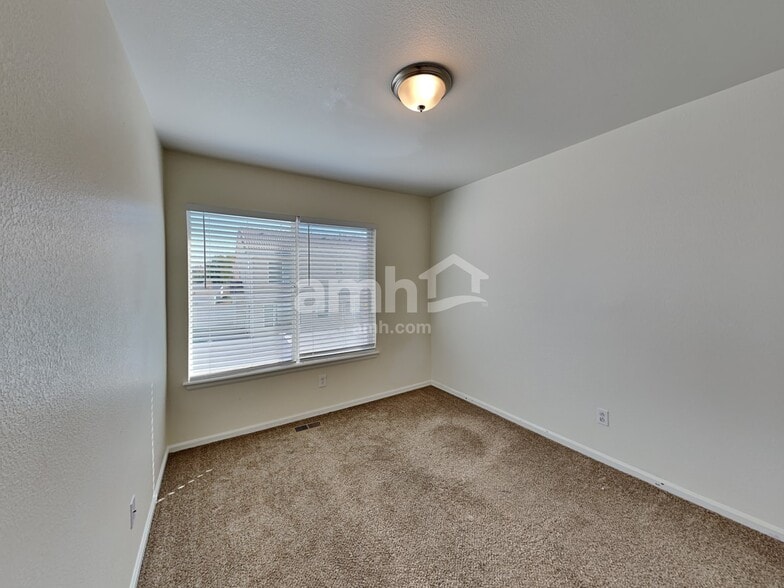 Building Photo - 5252 N Cathay St