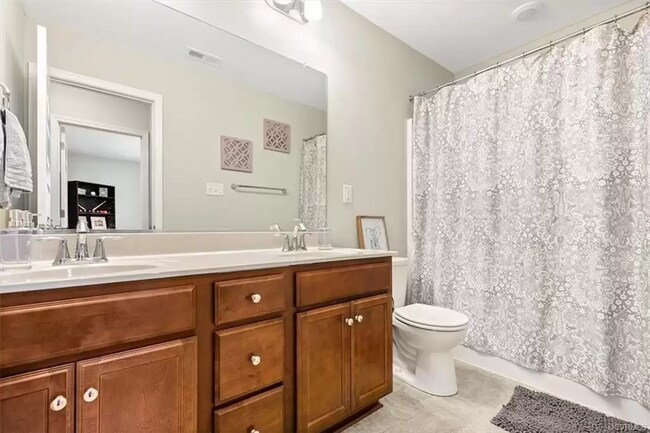 Building Photo - 8088 Bisbrooke Ct