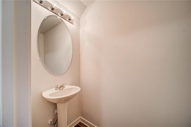 Building Photo - 300 Coverly Ct