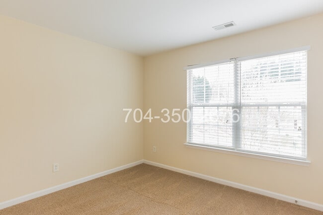 Building Photo - 1941 Pheasant Glen Rd