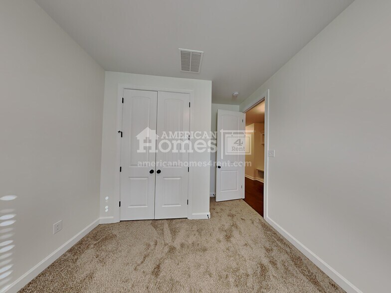 Building Photo - 5102 Laurel Springs Dr