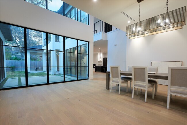 Building Photo - 8926 Croes Dr