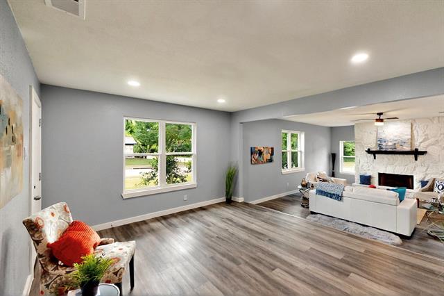 Building Photo - 1425 Oakhill Dr