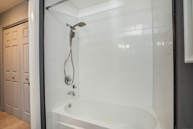 Building Photo - 10 Riverview