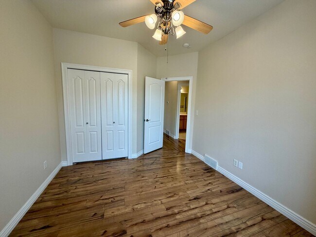 Building Photo - 625 Red Tail Dr