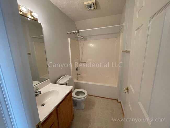 Building Photo - 204 Creeksedge Ct