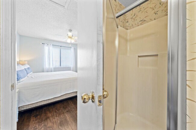 Building Photo - 25925 Canal Rd