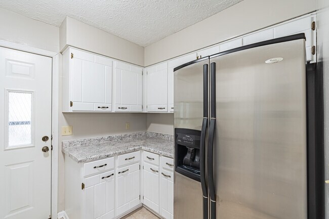 Building Photo - 13103 Lillian St