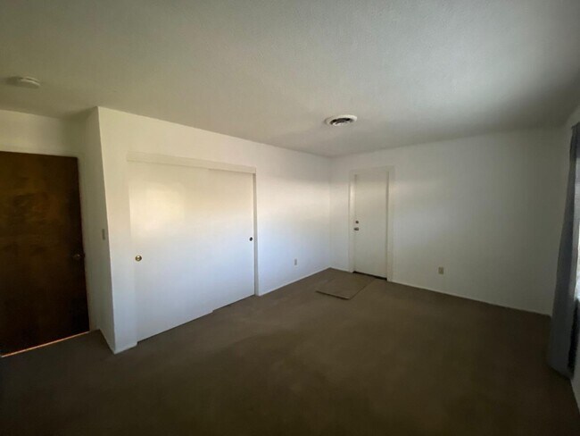 Building Photo - 5348 El Molino Ave