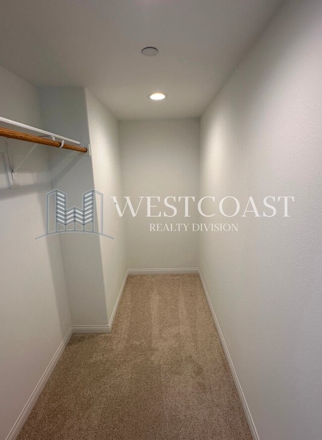 Building Photo - 25134 Sand Wedge Dr
