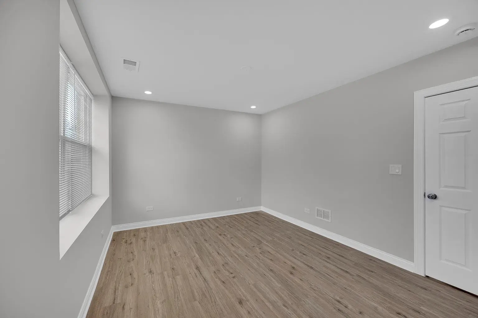 Building Photo - 6807 S Paulina St