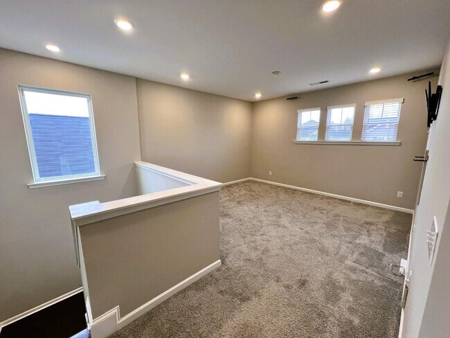 Building Photo - 146 Willow Grove Ln