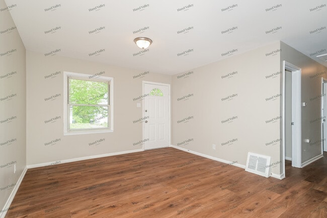 Building Photo - 424 Lancashire Rd