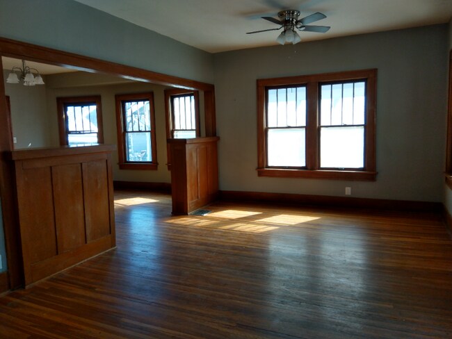 Building Photo - 332 S Erie St