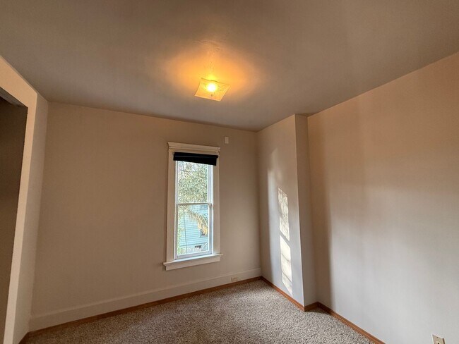 Building Photo - M1614 #1-3