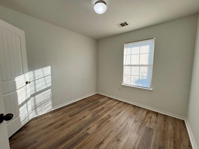 Building Photo - 15206 Walcott Dr