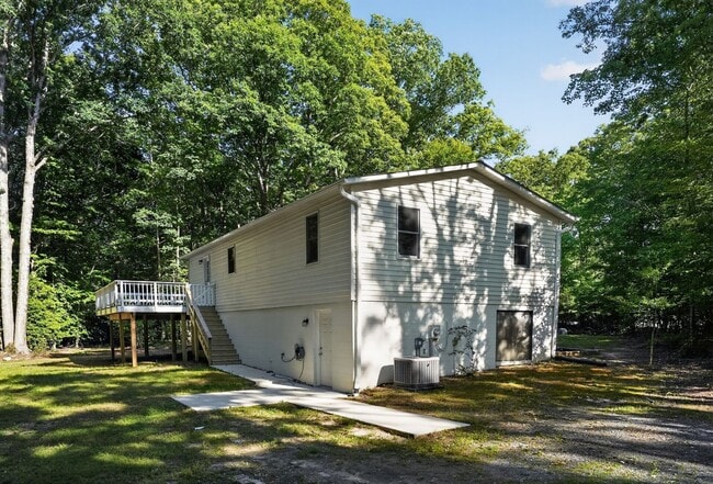 Building Photo - 4225 Robinson Rd