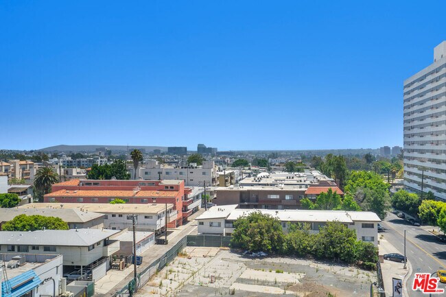 Building Photo - 1168 S Barrington Ave