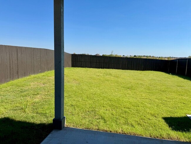 Building Photo - Stunning 3x2 Luxury Duplex in Buda, TX!