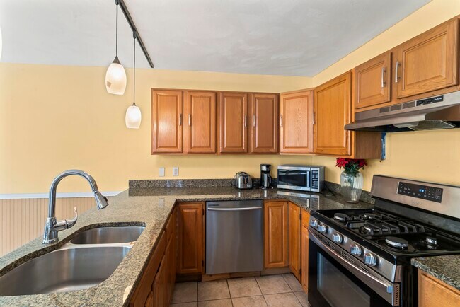 Building Photo - 2404 Saunders Station Rd