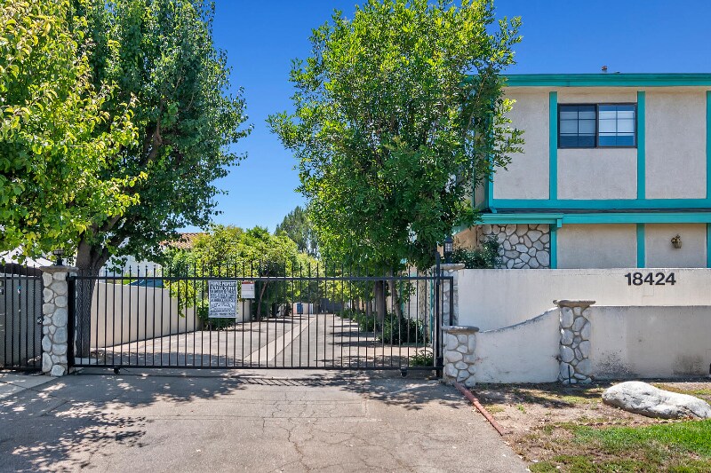 Building Photo - 18424 Keswick St