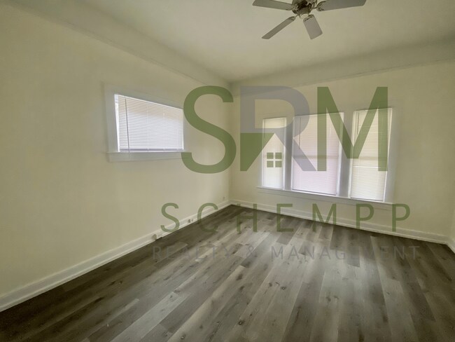 Building Photo - Updated Three Bedroom in West Louisville-Section 8 Accepted