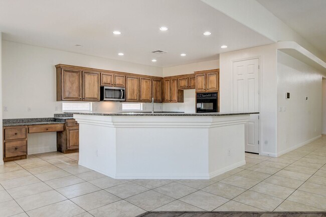 Building Photo - Single Family Home on 20k SQFT Lot in Gated Community