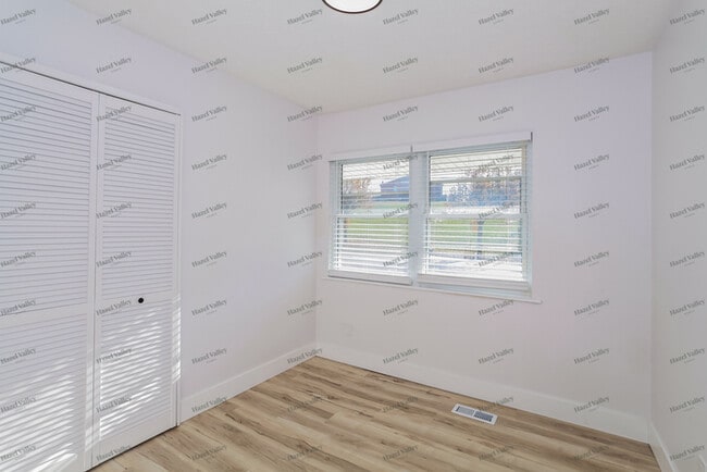 Building Photo - 2400 Mack Rd