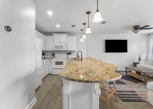 Building Photo - 485 Gulf Shore Dr