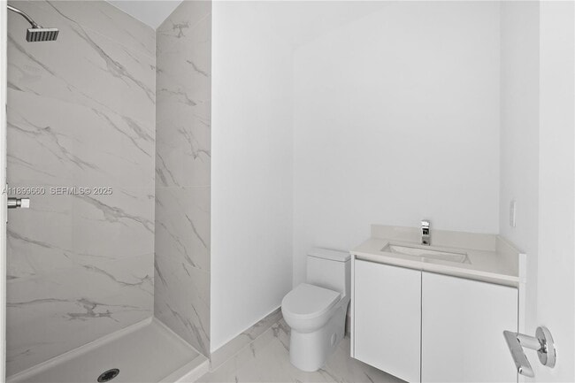 Building Photo - 700 NE 24th St