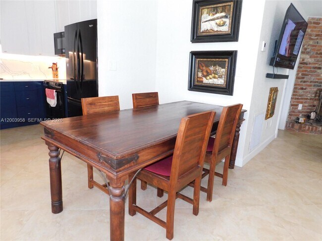 Building Photo - 108 NE 30th St