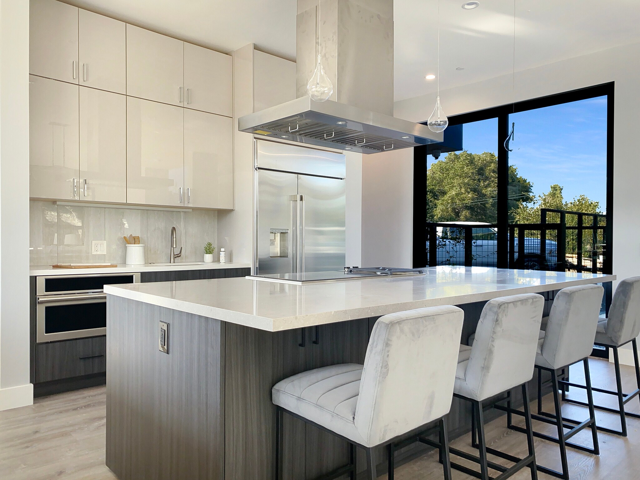 Building Photo - 10 Notre Dame Pl