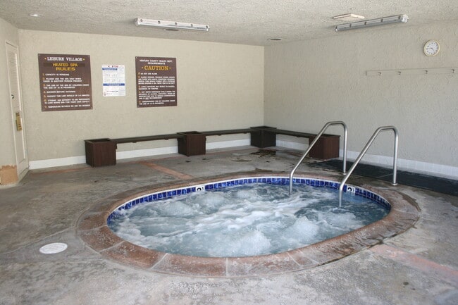 Building Photo - 2 Bedroom 2 Bath with Den/Office in Leisure Village