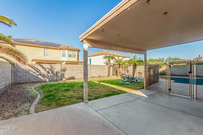 Building Photo - 15554 W Gelding Dr