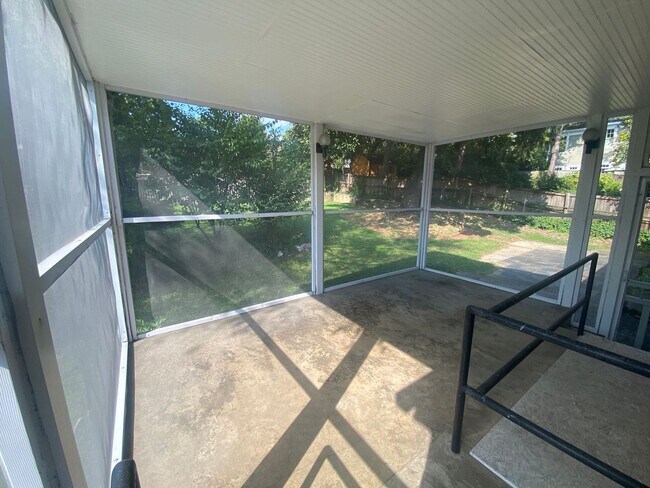 Building Photo - NICE  3BR RAMBLER CLOSE TO NIH